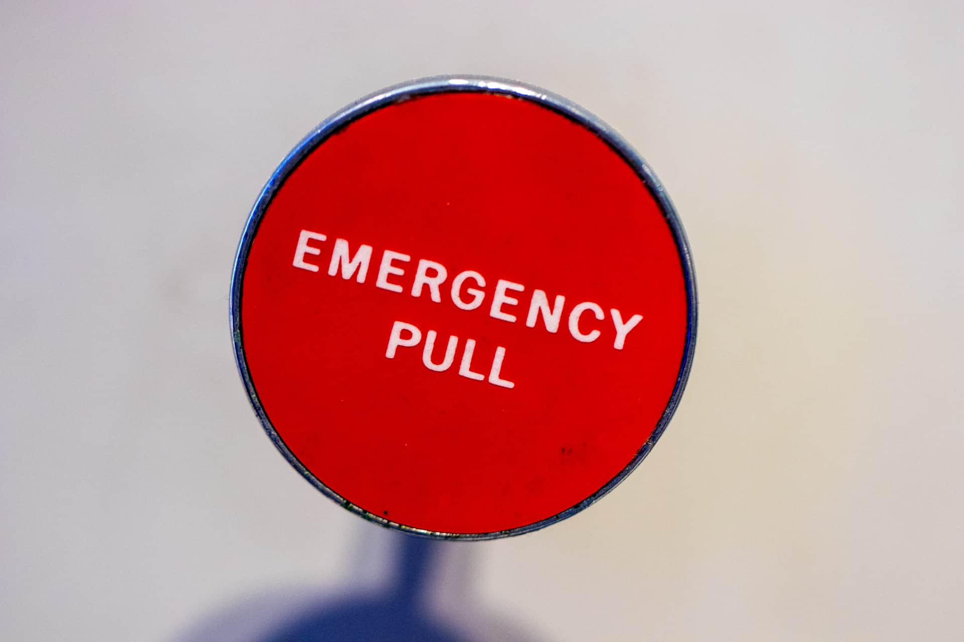 Emergency pull up close