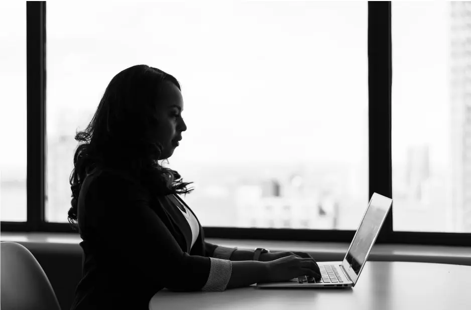 woman working on pc