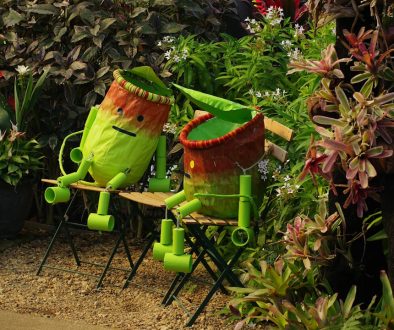 A couple of green chairs sitting next to each other android studio error gradle fail
