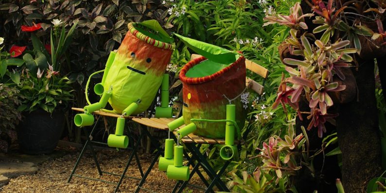 A couple of green chairs sitting next to each other android studio error gradle fail
