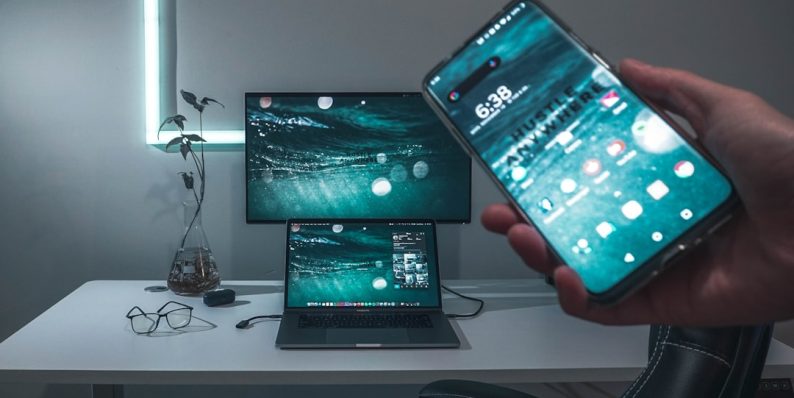 black Android smartphone windows portable device, usb connection, smartphone transfer