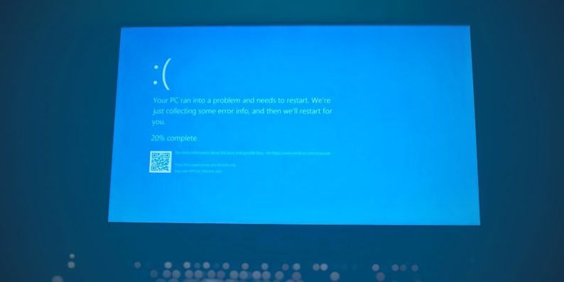 black flat screen computer monitor windows error message, code 126, desktop screen