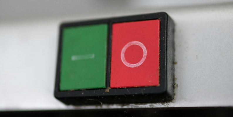 white red and black device wordpress dashboard theme switch, menu missing, broken navigation